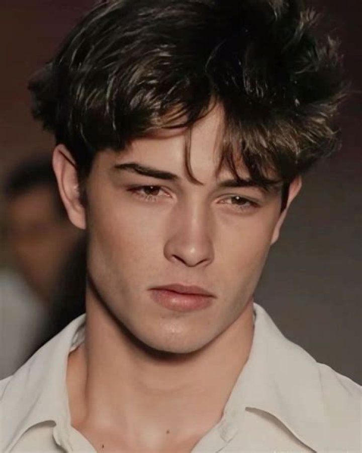 Discovering the Charismatic World of Chico Lachowski