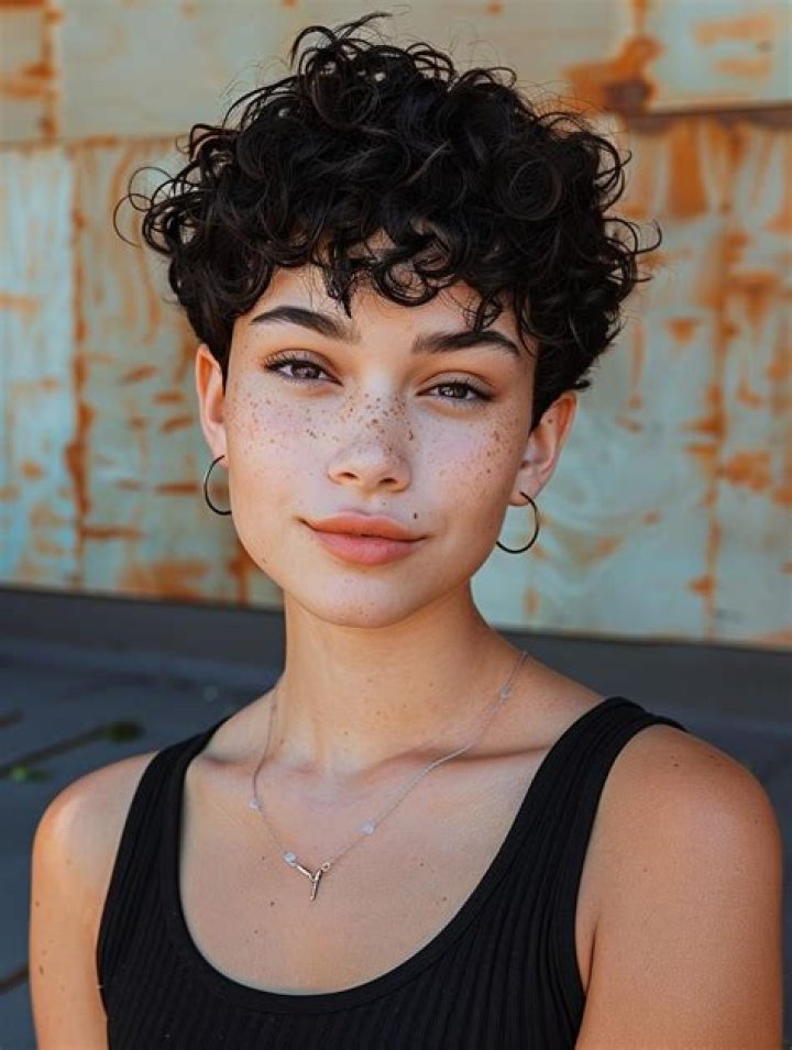 Effortlessly Chic: The Ultimate Guide to Short Curly Pixie Haircuts