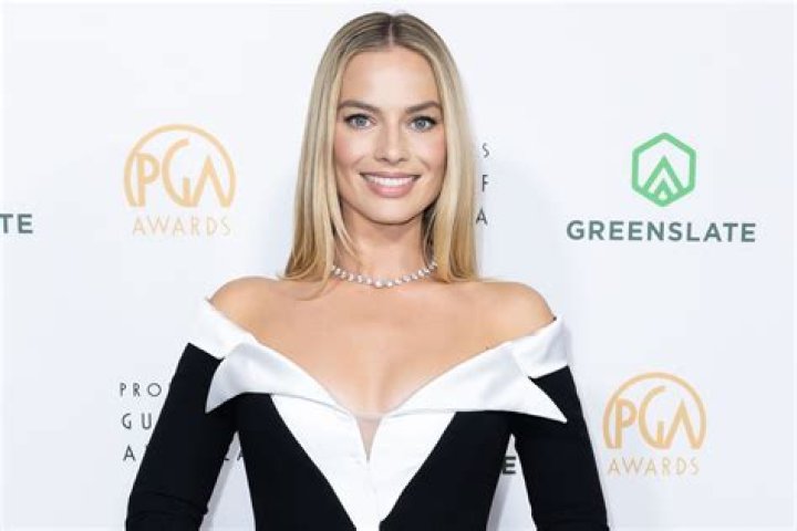 How Tall is Margot Robbie? Discovering the Height of Hollywood's Favorite Actress