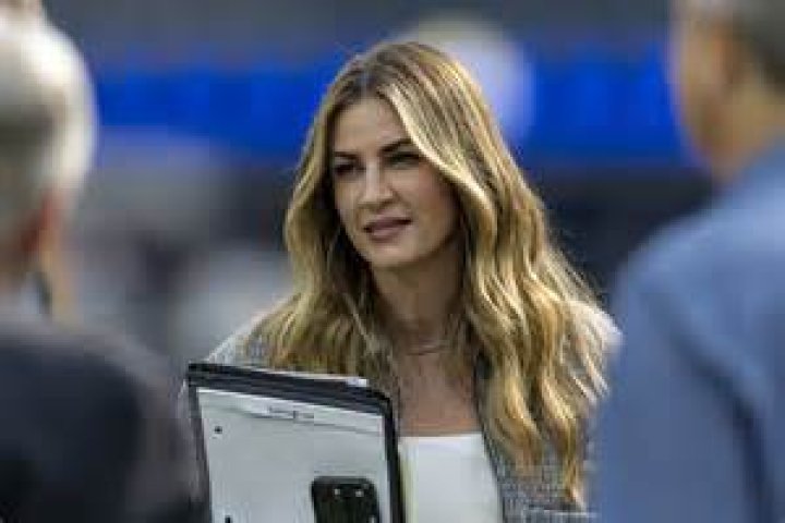 Naked Erin Andrews: A Deep Dive into the Controversy and Impact